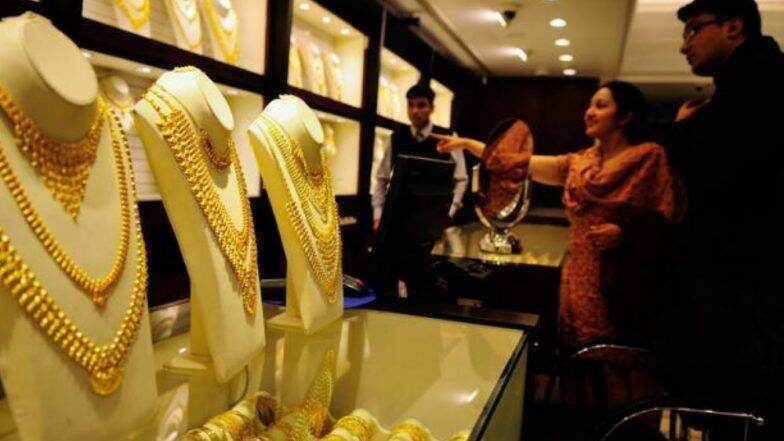 Gold Price on Dussehra 2019: दसऱ्याच्या मुहूर्तावर सोन्या-चांदीच्या दरात घट; जाणून घ्या आजचा भाव Gold Price on Dussehra 2019: दसऱ्याच्या मुहूर्तावर सोन्या-चांदीच्या दरात घट; जाणून घ्या आजचा भाव