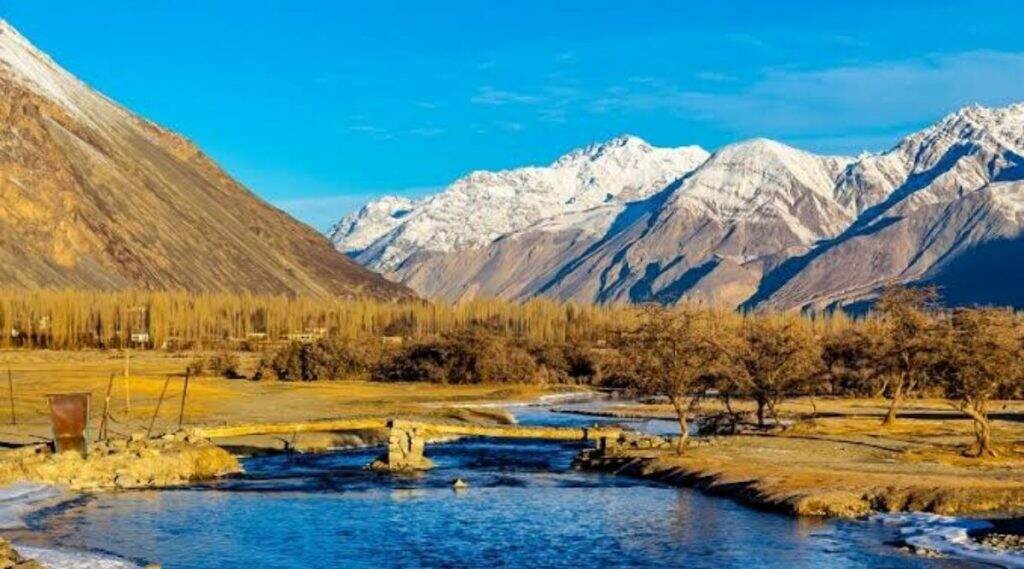 जम्मू-कश्मीर आणि लद्दाख आता केंद्रशासित प्रदेश, नवे नियम लागू जम्मू-कश्मीर आणि लद्दाख आता केंद्रशासित प्रदेश, नवे नियम लागू