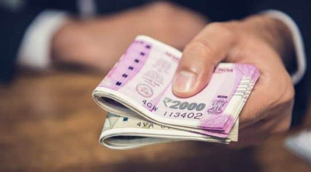 7th Pay Commission: केंद्रीय कर्मचाऱ्यांना 7 व्या वेतन आयोगाअंतर्गत पगारात होणार भरघोस वाढ 7th Pay Commission: केंद्रीय कर्मचाऱ्यांना 7 व्या वेतन आयोगाअंतर्गत पगारात होणार भरघोस वाढ