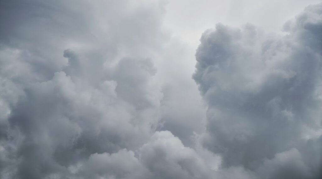 मुंबई, पुणे शहरांसह उर्वरीत महाराष्ट्र परतीच्या पावसाने चिंब मुंबई, पुणे शहरांसह उर्वरीत महाराष्ट्र परतीच्या पावसाने चिंब