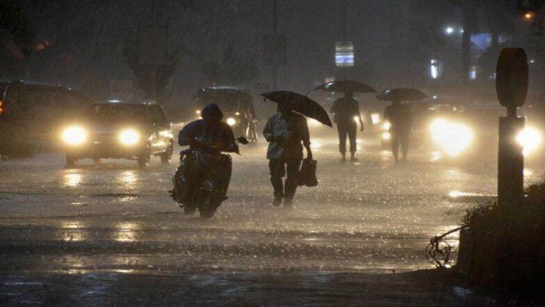 'पवन' आणि 'अम्फन' चक्रीवादळामुळे मुंबई शहरात तसेच उपनगरांत मध्यम स्वरुपाचा पाऊस 'पवन' आणि 'अम्फन' चक्रीवादळामुळे मुंबई शहरात तसेच उपनगरांत मध्यम स्वरुपाचा पाऊस