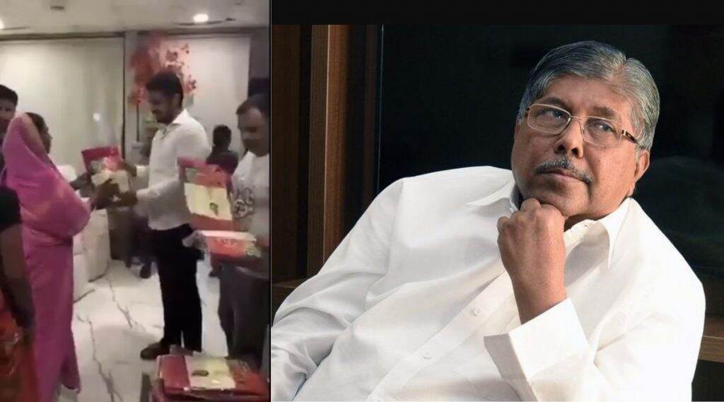 कोथरूड: अनेक पक्षांकडून होत असलेला विरोध झुगारून चंद्रकांत पाटील यांनी भाऊबीजेनिमित्त केले साड्यांचे वाटप (Video) कोथरूड: अनेक पक्षांकडून होत असलेला विरोध झुगारून चंद्रकांत पाटील यांनी भाऊबीजेनिमित्त केले साड्यांचे वाटप (Video)