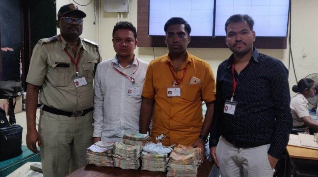 महाराष्ट्र विधानसभा निवडणूक 2019: भायखळा, धारावी विधानसभा मतदार संघातून 63 लाख 9 हजार 755 रूपयांची संशयित रोकड जप्त महाराष्ट्र विधानसभा निवडणूक 2019: भायखळा, धारावी विधानसभा मतदार संघातून 63 लाख 9 हजार 755 रूपयांची संशयित रोकड जप्त