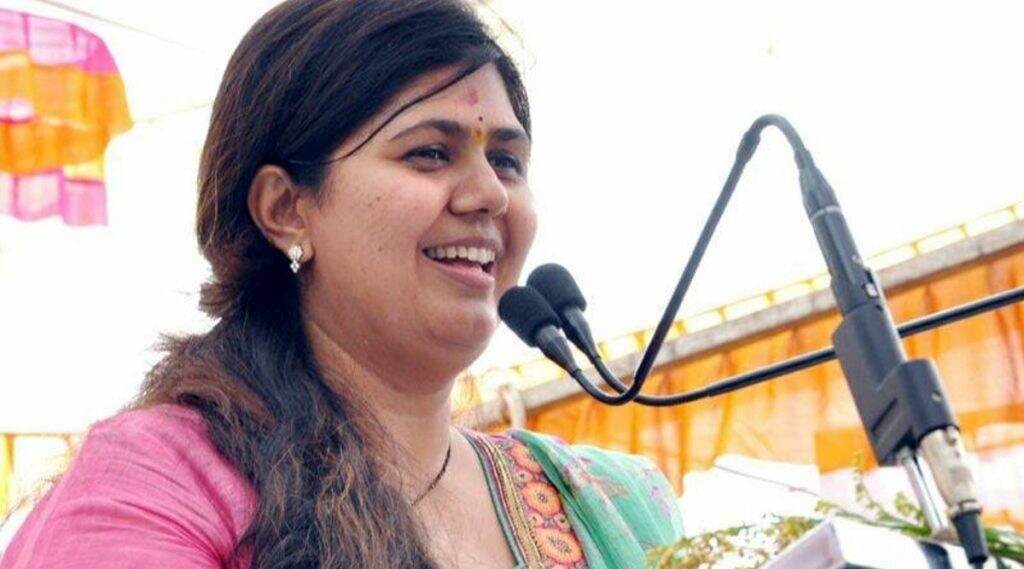 महाराष्ट्र विधानसभा निवडणूक 2019: 'येत्या 24 तारखेला रात्रीच्या 12 वाजून 12 मिनिटांनी राष्ट्रवादीचे घड्याळ कायमचे बंद पडणार'; राज्याच्या ग्रामविकास मंत्री पंकजा मुंडे यांचा NCP ला टोला महाराष्ट्र विधानसभा निवडणूक 2019: 'येत्या 24 तारखेला रात्रीच्या 12 वाजून 12 मिनिटांनी राष्ट्रवादीचे घड्याळ कायमचे बंद पडणार'; राज्याच्या ग्रामविकास मंत्री पंकजा मुंडे यांचा NCP ला टोला