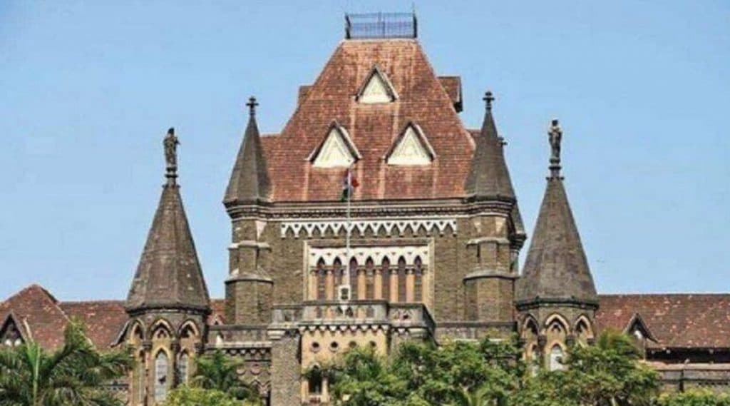 मुंबई उच्च न्यायालयाने समुद्र किनाऱ्यावरील बेकायदेशीर बांधकामकामावरुन राज्य सरकारला फटकारले मुंबई उच्च न्यायालयाने समुद्र किनाऱ्यावरील बेकायदेशीर बांधकामकामावरुन राज्य सरकारला फटकारले