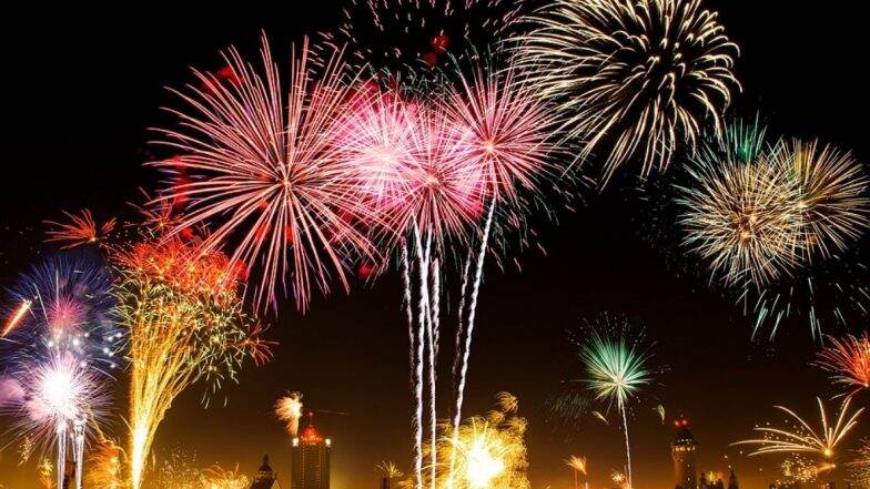 दिवाळीत अशाप्रकारे घ्या फटाके फोडताना काळजी दिवाळीत अशाप्रकारे घ्या फटाके फोडताना काळजी