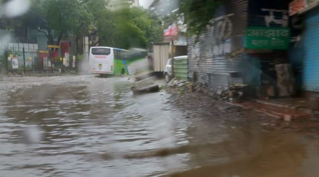 Pune Rains: पुणे शहरात पावसाचा पुन्हा धुमाकूळ; रात्रभर कोसळलेल्या पावसामुळे ओढे,नदी पात्राच्या पाण्यात वाढ Pune Rains: पुणे शहरात पावसाचा पुन्हा धुमाकूळ; रात्रभर कोसळलेल्या पावसामुळे ओढे,नदी पात्राच्या पाण्यात वाढ