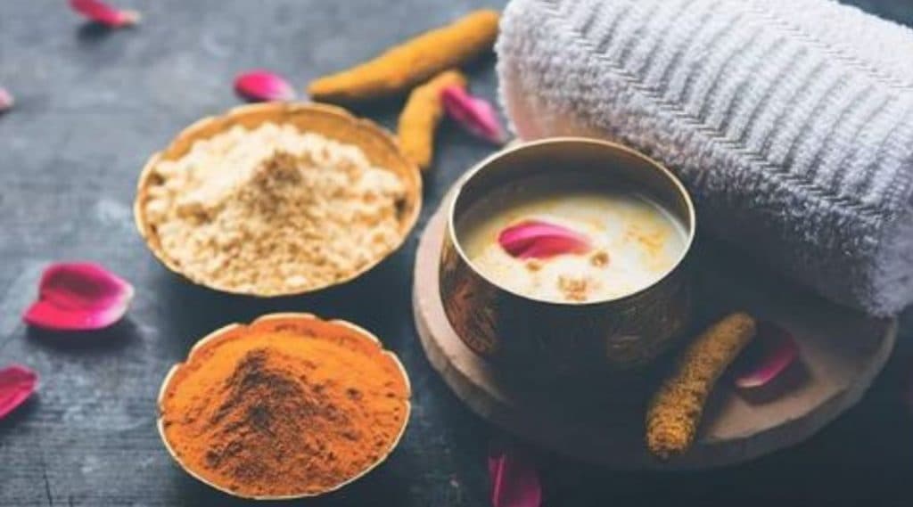 दिवाळी मध्ये केवळ नरक चतुर्दशी दिवशी नव्हे तर नियमित अभ्यंग स्नान करण्याचे आहेत '7' आरोग्यदायी फायदे! दिवाळी मध्ये केवळ नरक चतुर्दशी दिवशी नव्हे तर नियमित अभ्यंग स्नान करण्याचे आहेत '7' आरोग्यदायी फायदे!