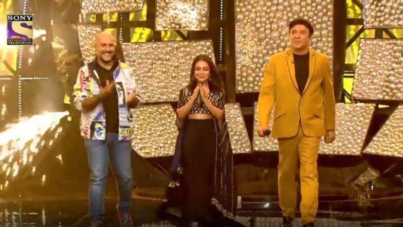 'Indian Idol 11' च्या 'या' परीक्षकाने स्पर्धकाला दिवाळी साजरी करण्यासाठी दिले 1 लाख रुपये 'Indian Idol 11' च्या 'या' परीक्षकाने स्पर्धकाला दिवाळी साजरी करण्यासाठी दिले 1 लाख रुपये