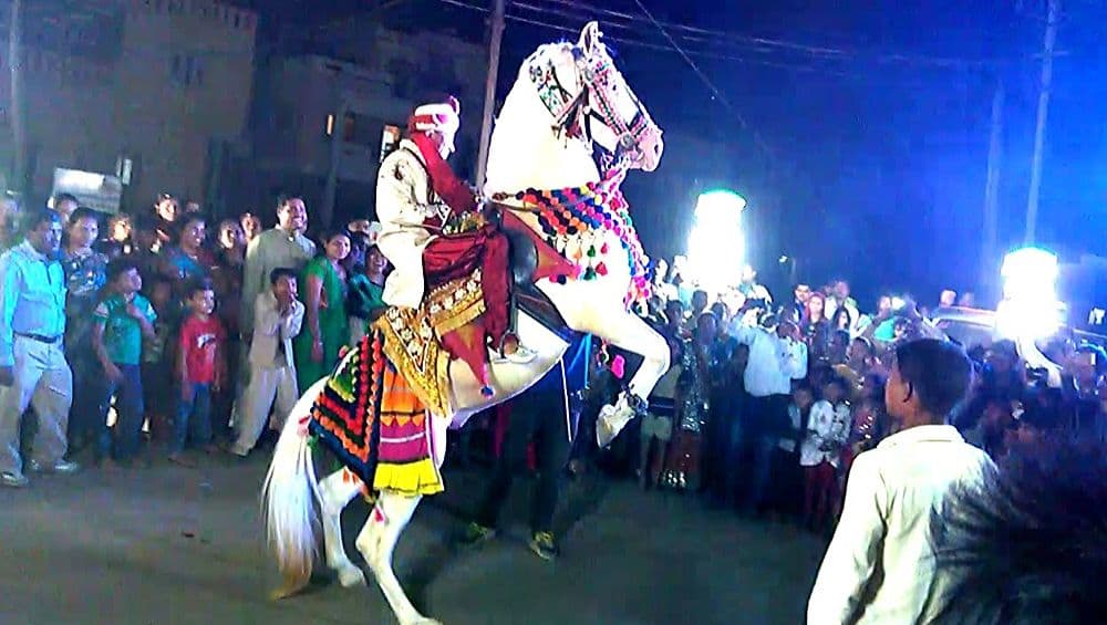 लग्नकार्यासाठी सरकारचे 6 कडक कायदे; नियम मोडल्यास थेट तुरुंगात होईल रवानगी लग्नकार्यासाठी सरकारचे 6 कडक कायदे; नियम मोडल्यास थेट तुरुंगात होईल रवानगी