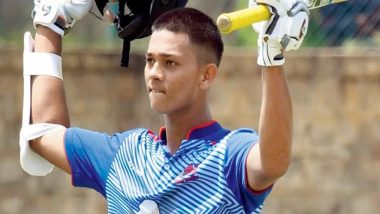 क्रिकेटर Yashasvi Jaiswal चा दमदार षटकार; स्टेडियमच्या बाहेर गेला चेंडू (Watch Video)