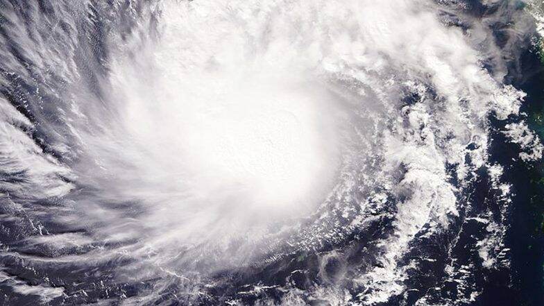 Kyarr Cyclone चा मुंबई वरील धोका टळला; 7 नोव्हेंबर पर्यंत पावसाची रिपरिप कायम राहणार: हवामान वेधशाळेचा अंदाज Kyarr Cyclone चा मुंबई वरील धोका टळला; 7 नोव्हेंबर पर्यंत पावसाची रिपरिप कायम राहणार: हवामान वेधशाळेचा अंदाज