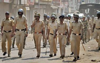 Lockdown in Mumbai: गोवंडीत घरी जाण्यास सांगितले असता टोळक्याकडून पोलिसांना शिवीगाळ करत मारहाण