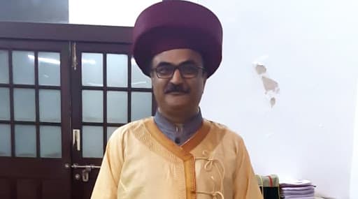 दीक्षांत समारंभाच्या पोषाखाबाबत Mumbai University कडून खुलासा; बदलामागील सत्य आलं समोर दीक्षांत समारंभाच्या पोषाखाबाबत Mumbai University कडून खुलासा; बदलामागील सत्य आलं समोर