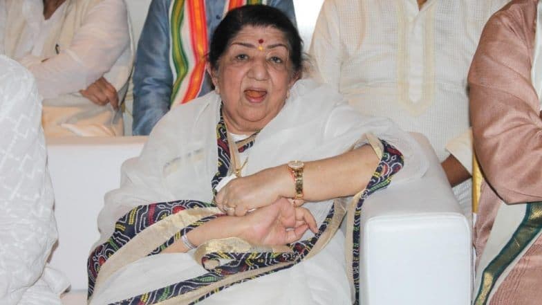 गानसम्राज्ञी लता मंगेशकर 'व्हेंटीलेटर'वर; प्रकृतीत सुधारणा होत असल्याची चिन्हं गानसम्राज्ञी लता मंगेशकर 'व्हेंटीलेटर'वर; प्रकृतीत सुधारणा होत असल्याची चिन्हं