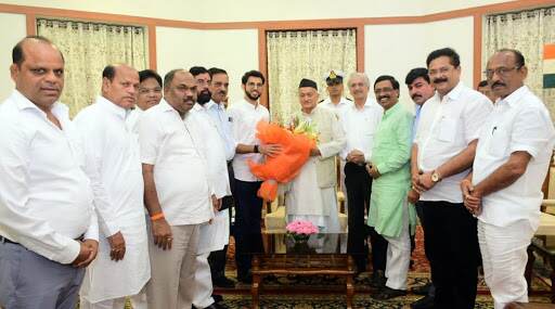 Maharashtra Government Formation: शिवसेनेचा महाराष्ट्रात सत्तास्थापनेचा दावा; आदित्य ठाकरे यांनी घेतली राज्यपालांची भेट Maharashtra Government Formation: शिवसेनेचा महाराष्ट्रात सत्तास्थापनेचा दावा; आदित्य ठाकरे यांनी घेतली राज्यपालांची भेट