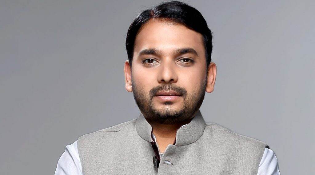 काँग्रेस नेते, पलूसचे आमदार विश्वजित कदम यांच्या गाडीला अपघात; थोडक्यात बचावले काँग्रेस नेते, पलूसचे आमदार विश्वजित कदम यांच्या गाडीला अपघात; थोडक्यात बचावले
