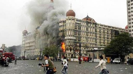 26/11 Mumbai Terror Attack 11th Anniversary: दहशहतवादी हल्ला ते कसाबची फाशी 'या' 11 गोष्टी मुंबईकरांच्या अंगावर आजही आणतात काटा! 26/11 Mumbai Terror Attack 11th Anniversary: दहशहतवादी हल्ला ते कसाबची फाशी 'या' 11 गोष्टी मुंबईकरांच्या अंगावर आजही आणतात काटा!