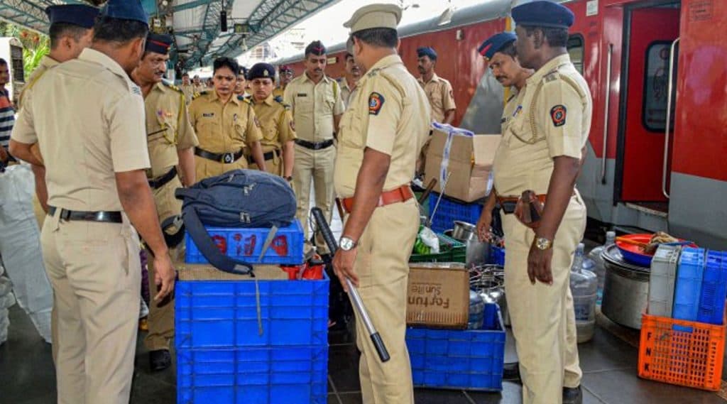 मुबंई: रेल्वे पोलिसांना मोठा दिलासा; 1 नोव्हेंबर पासून मिळणार ही सुविधा मुबंई: रेल्वे पोलिसांना मोठा दिलासा; 1 नोव्हेंबर पासून मिळणार ही सुविधा