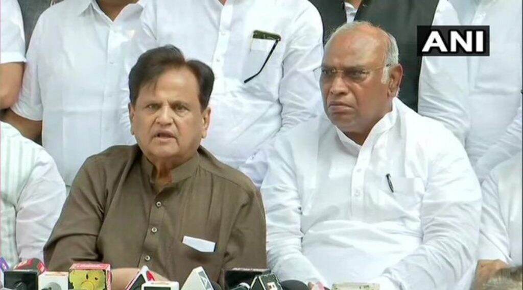 काँग्रेसचे आमदार फुटणार नाहीत, संविधानाची अवहेलना करुन शपथविधी उरकला- अहमद पटेल काँग्रेसचे आमदार फुटणार नाहीत, संविधानाची अवहेलना करुन शपथविधी उरकला- अहमद पटेल