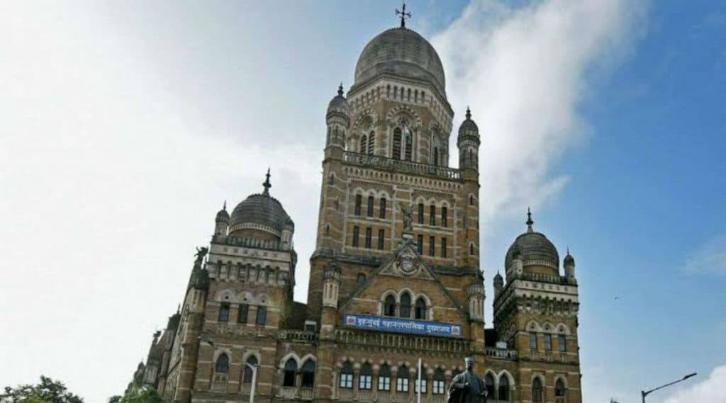 BMC मध्ये Social Distancing साठी कर्मचा-यांची उपस्थिती 100% वरुन 75 टक्क्यावर आणण्याचा महापालिकेचा निर्णय BMC मध्ये Social Distancing साठी कर्मचा-यांची उपस्थिती 100% वरुन 75 टक्क्यावर आणण्याचा महापालिकेचा निर्णय