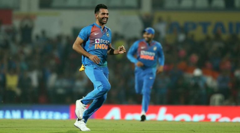 Deepak Chahar टी-20 विश्वचषकातून बाहेर, Shardul Thakur ला 'राखीव खेळाडू' म्हणून मिळाली संधी - Report