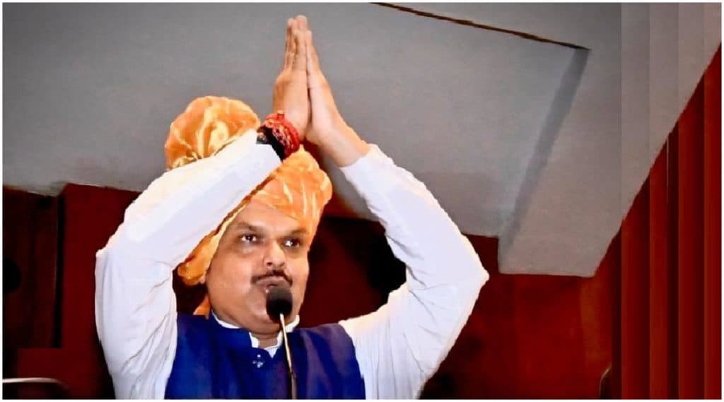 मुख्यमंत्री पदावरुन राजीनामा दिल्यानंतर देवेंद्र फडणवीस यांनी 'धन्यवाद महाराष्ट्र' सह ट्वीटरवर केला पदाबाबत बदल मुख्यमंत्री पदावरुन राजीनामा दिल्यानंतर देवेंद्र फडणवीस यांनी 'धन्यवाद महाराष्ट्र' सह ट्वीटरवर केला पदाबाबत बदल