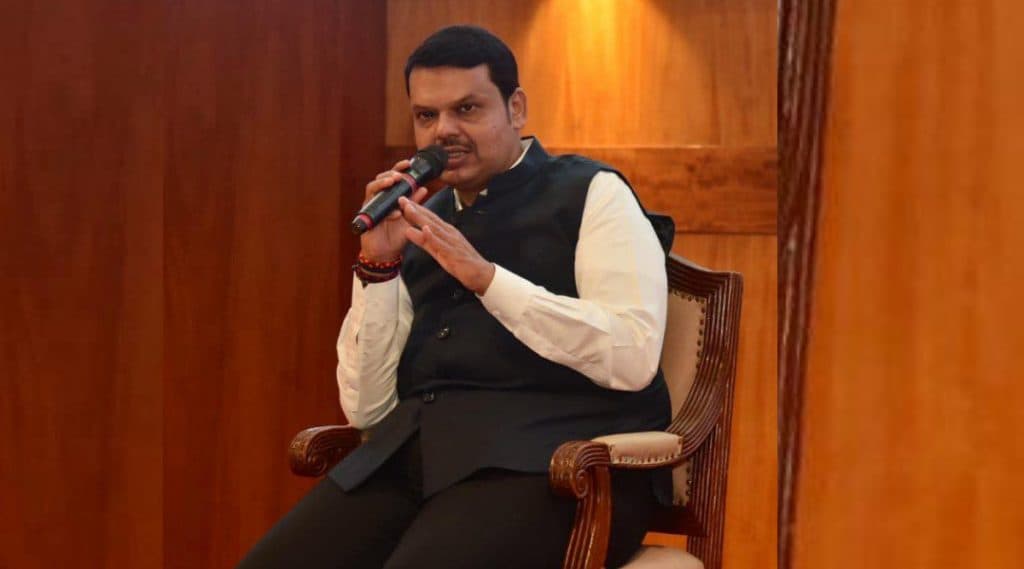 'काळजीवाहूं'ना बांधून ठेवलेल्या सामानावर बसून कारवाया करता येणार नाहीत; देवेंद्र फडणवीस यांना शिवसेनेचा टोला 'काळजीवाहूं'ना बांधून ठेवलेल्या सामानावर बसून कारवाया करता येणार नाहीत; देवेंद्र फडणवीस यांना शिवसेनेचा टोला