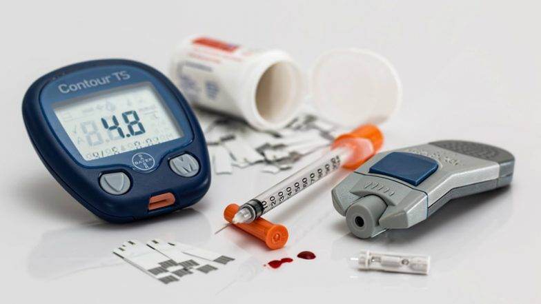 World Diabetes Day: जाणून घ्या मधुमेह म्हणजे नक्की काय? त्याची लक्षणे आणि तो नियंत्रित ठेवण्यासाठी घरगुती उपाय World Diabetes Day: जाणून घ्या मधुमेह म्हणजे नक्की काय? त्याची लक्षणे आणि तो नियंत्रित ठेवण्यासाठी घरगुती उपाय