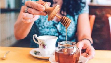 चहामध्ये साखर वापरण्यापेक्षा मध का उत्तम? जाणून घ्या कारण