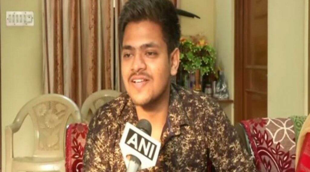 अवघ्या 21 वर्षी मंयक सिंह सुनावणार कोर्टात निकाल; बनला सर्वात लहान वकील अवघ्या 21 वर्षी मंयक सिंह सुनावणार कोर्टात निकाल; बनला सर्वात लहान वकील