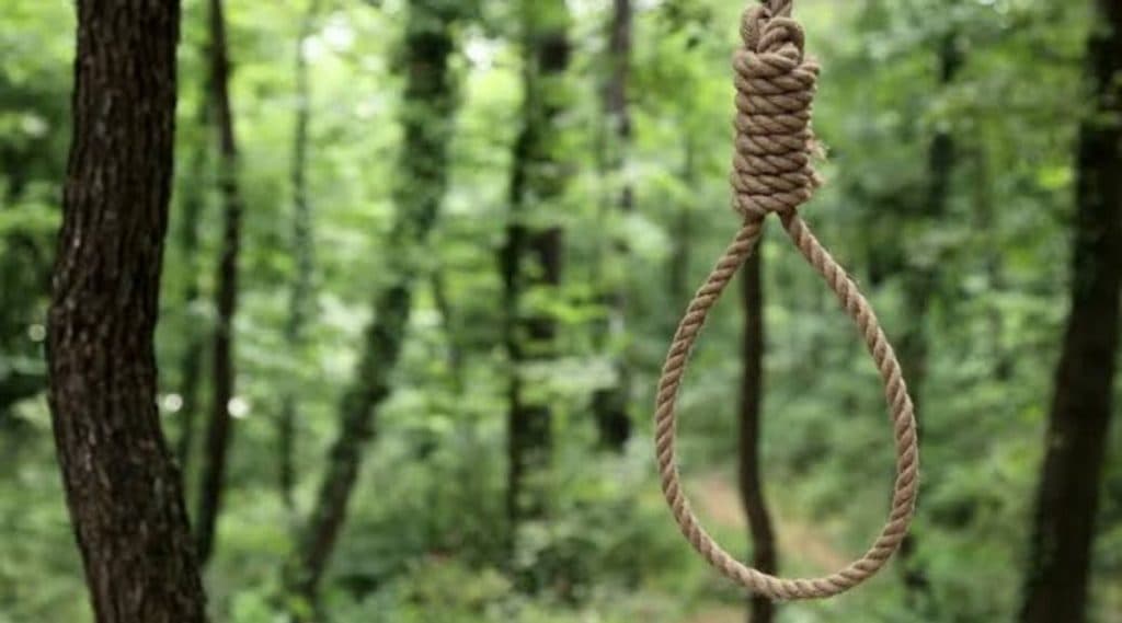 अकोला: एका शेतकऱ्याने जंगलात गळफास लावून केली आत्महत्या अकोला: एका शेतकऱ्याने जंगलात गळफास लावून केली आत्महत्या