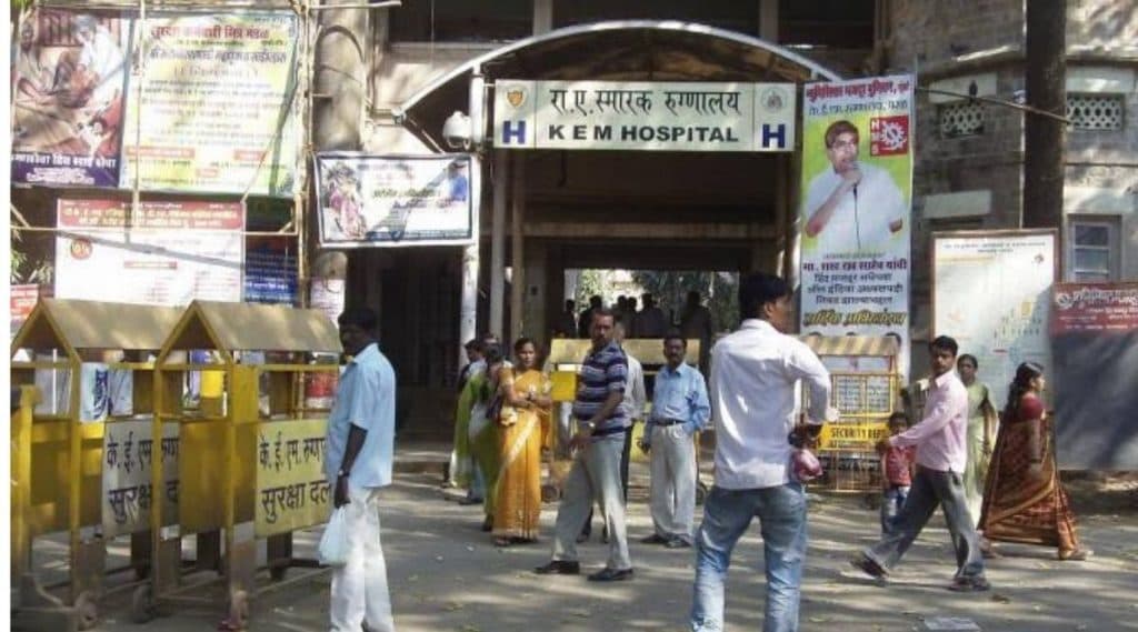 केईएम रुग्णालयात उपचारासाठी आलेल्या बालकाला शॉर्टसर्किटचा धक्का लागल्याने कापला हात केईएम रुग्णालयात उपचारासाठी आलेल्या बालकाला शॉर्टसर्किटचा धक्का लागल्याने कापला हात