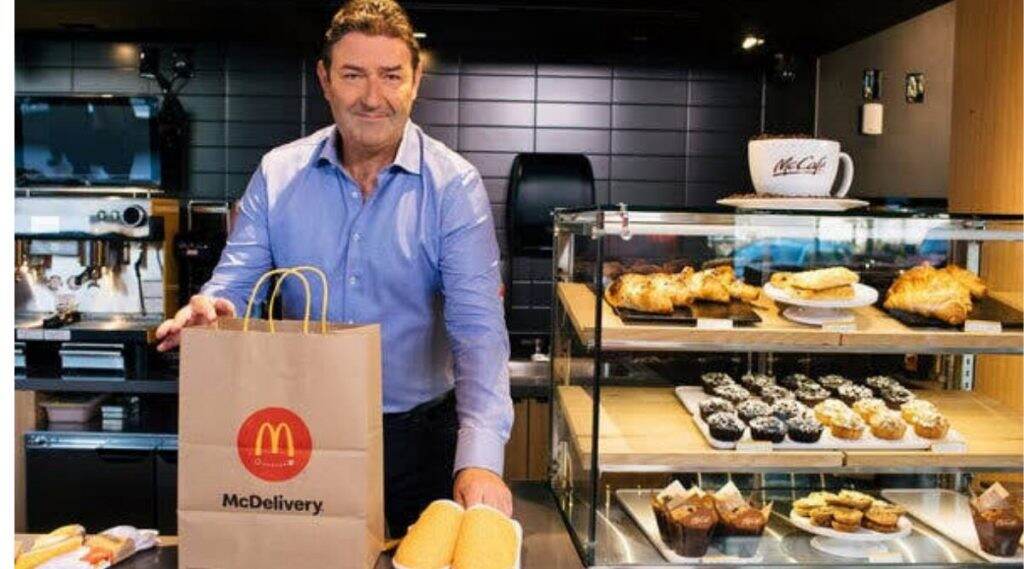 महिला कर्मचाऱ्यासोबत अफेअर ठेवल्याने McDonald च्या सीईओने गमावली नोकरी महिला कर्मचाऱ्यासोबत अफेअर ठेवल्याने McDonald च्या सीईओने गमावली नोकरी