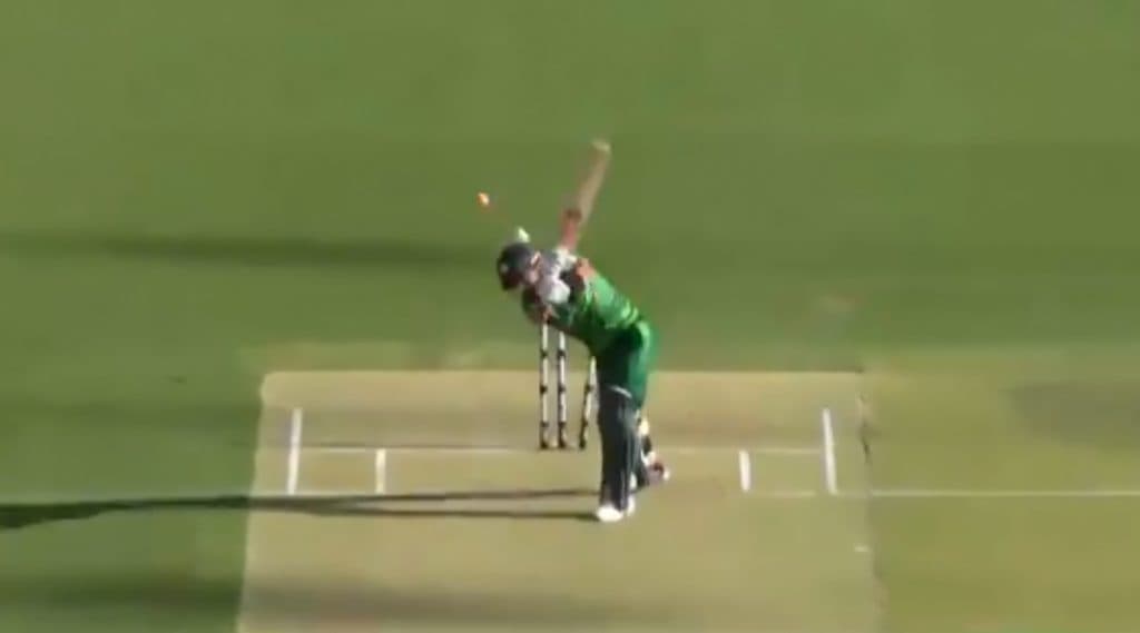 AUS vs PAK 3rd T20I: मिशेल स्टार्क याने गमावली हॅटट्रिकची संधी, शानदार चेंडूवर मोहम्मद रिजवान याला बोल्ड करत सर्वांना केले चकित, पाहा Video AUS vs PAK 3rd T20I: मिशेल स्टार्क याने गमावली हॅटट्रिकची संधी, शानदार चेंडूवर मोहम्मद रिजवान याला बोल्ड करत सर्वांना केले चकित, पाहा Video