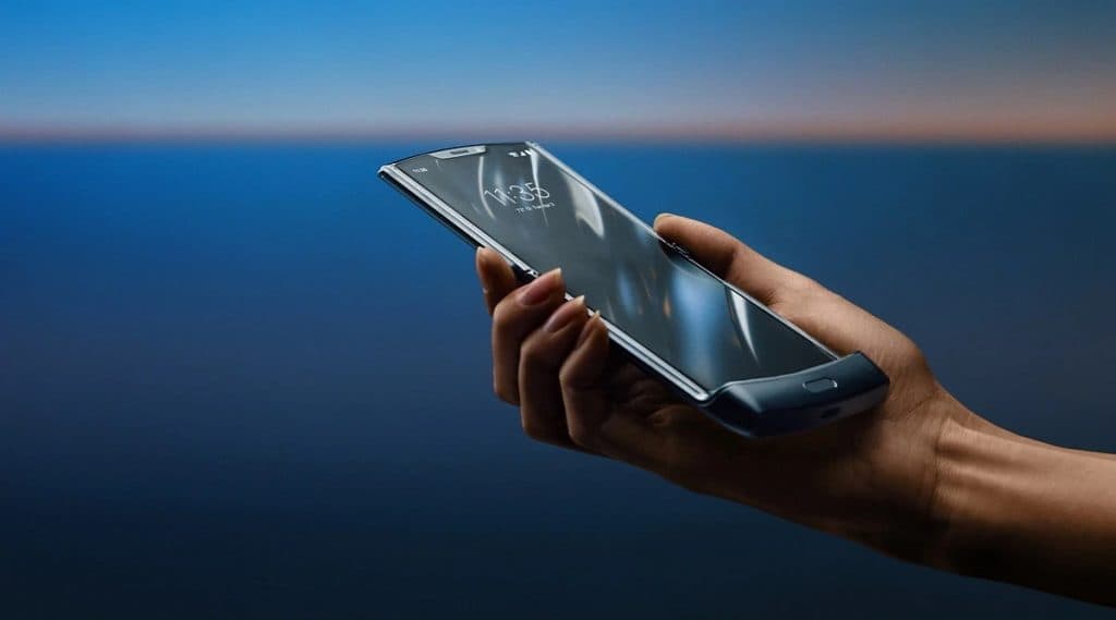 Motorola Razr 2019 फोल्डेबल फोन लॉन्च, फिचर्स, किंमत यांबद्धल घ्या जाणून Motorola Razr 2019 फोल्डेबल फोन लॉन्च, फिचर्स, किंमत यांबद्धल घ्या जाणून