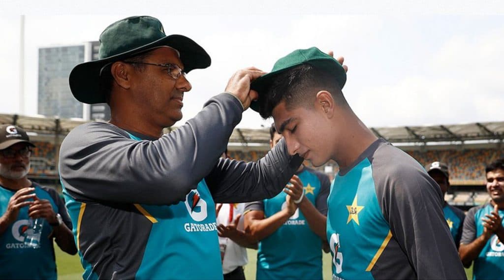 AUS vs PAK 1st Test: ऑस्ट्रेलियामध्ये टेस्ट खेळणारा नसीम शाह बनला सर्वात युवा क्रिकेटपटू, कसोटी कॅप मिळताच झाले अश्रू अनावर, पाहा Video AUS vs PAK 1st Test: ऑस्ट्रेलियामध्ये टेस्ट खेळणारा नसीम शाह बनला सर्वात युवा क्रिकेटपटू, कसोटी कॅप मिळताच झाले अश्रू अनावर, पाहा Video