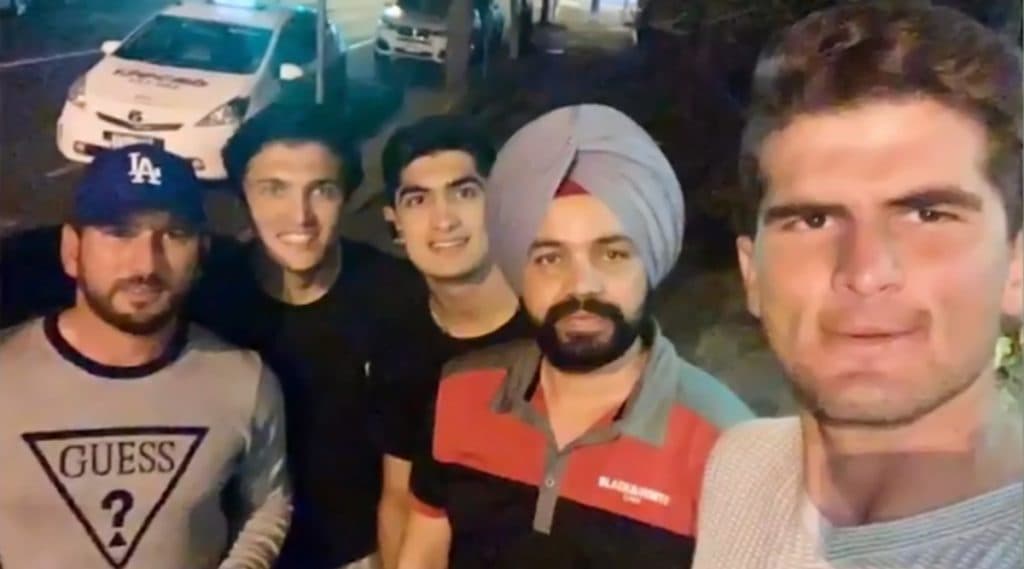 पाकिस्तानी क्रिकेटपटू आणि भारतीय टॅक्सी ड्रायव्हर यांचा ब्रिस्बेनमध्ये एकत्र डिनर; यासिर शाह याने 'त्या' खास रात्रीचा अनुभव केला शेअर; पाहा Video पाकिस्तानी क्रिकेटपटू आणि भारतीय टॅक्सी ड्रायव्हर यांचा ब्रिस्बेनमध्ये एकत्र डिनर; यासिर शाह याने 'त्या' खास रात्रीचा अनुभव केला शेअर; पाहा Video