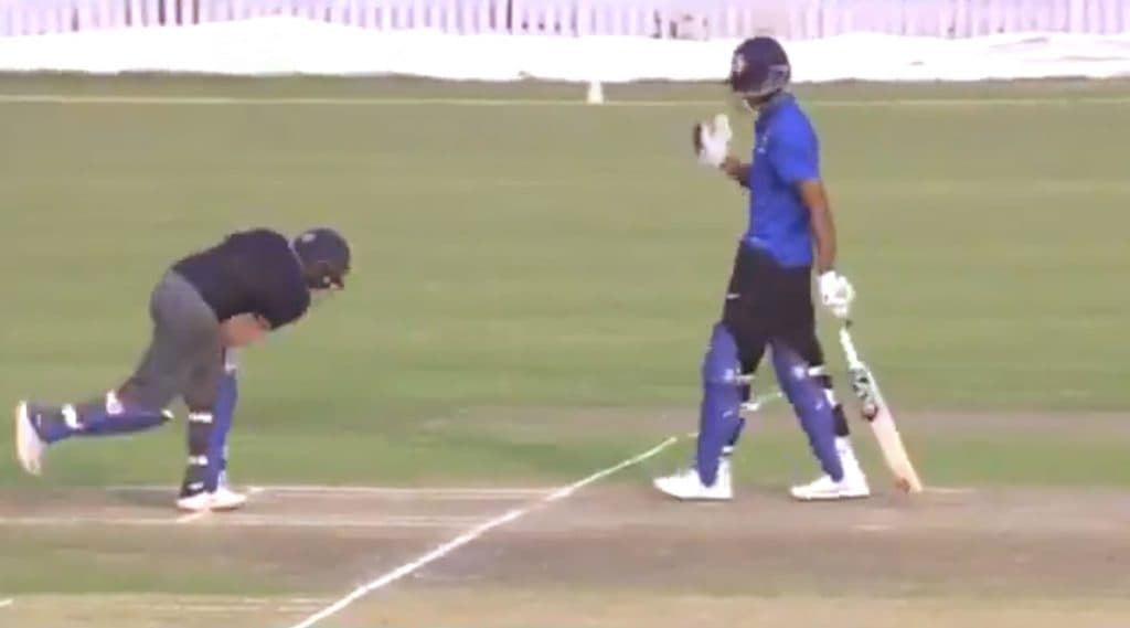 Deodhar Trophy 2019: पार्थिव पटेल याने युक्ती दाखवत जयदेव उनादकट याला अश्याप्रकारे केले Run Out की फलंदाजही झाला अवाक, पहा (Video) Deodhar Trophy 2019: पार्थिव पटेल याने युक्ती दाखवत जयदेव उनादकट याला अश्याप्रकारे केले Run Out की फलंदाजही झाला अवाक, पहा (Video)
