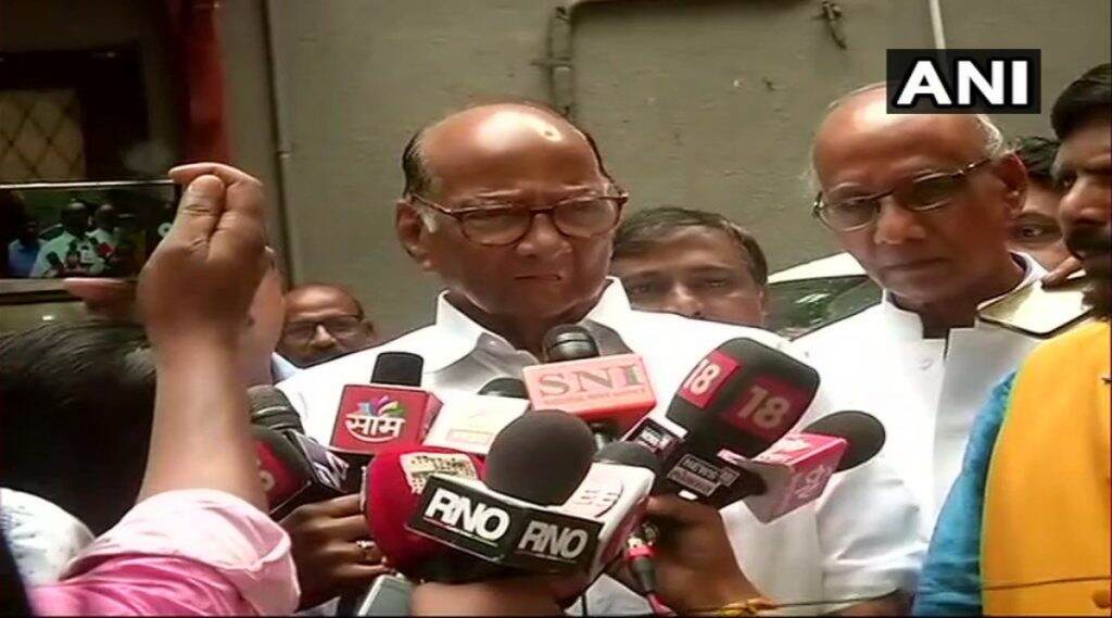 शिवसेना-भाजप यांच्यातील तिढा सोडविण्यासाठी रामदास आठवले-शरद पवार यांच्यात चर्चा; घेतली संयुक्त पत्रकार परिषद शिवसेना-भाजप यांच्यातील तिढा सोडविण्यासाठी रामदास आठवले-शरद पवार यांच्यात चर्चा; घेतली संयुक्त पत्रकार परिषद