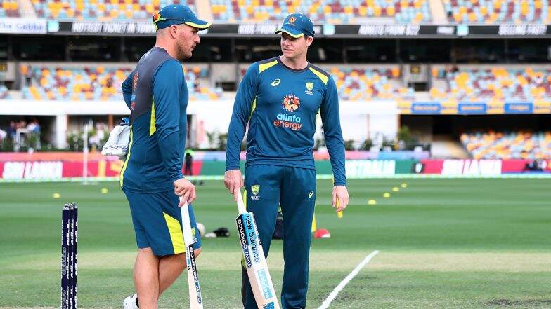 AUS vs SL 1st T20I: स्टीव्ह स्मिथ याने एरोन फिंच याला पॅट कमिन्स याच्या Hat-Trick ची करून दिली आठवण, पाहा 'हा' मजेदार (Video) AUS vs SL 1st T20I: स्टीव्ह स्मिथ याने एरोन फिंच याला पॅट कमिन्स याच्या Hat-Trick ची करून दिली आठवण, पाहा 'हा' मजेदार (Video)