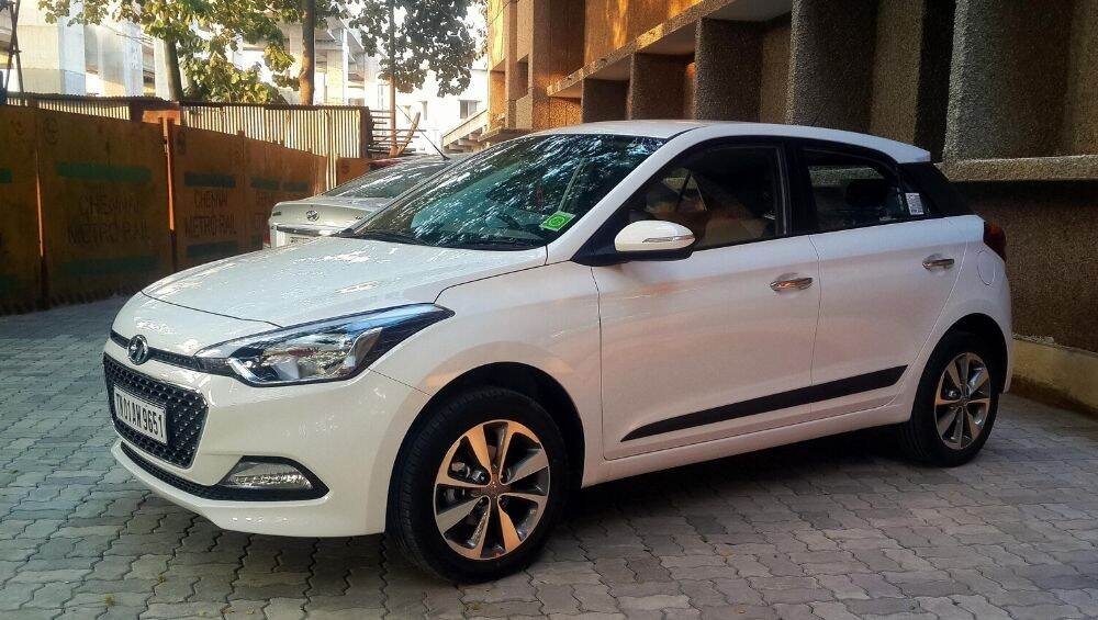 खुशखबर! या महिन्यात Hyundai च्या कारवर मिळत आहे तब्बल 2 लाख रुपयांपर्यंतची सवलत; जाणून घ्या कोणत्या गाडीवर किती सूट खुशखबर! या महिन्यात Hyundai च्या कारवर मिळत आहे तब्बल 2 लाख रुपयांपर्यंतची सवलत; जाणून घ्या कोणत्या गाडीवर किती सूट