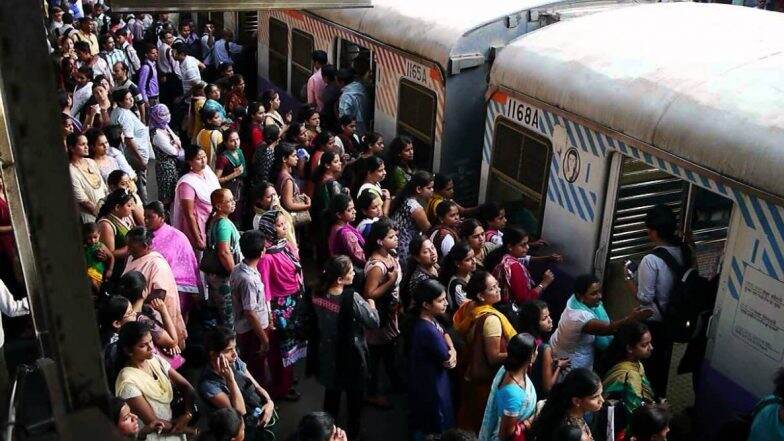 Mumbai Local Ladies' Special: मध्य रेल्वेवर धावणार CSMT- Panvel, CSMT- Kalyan या दोन नव्या महिला विशेष लोकल Mumbai Local Ladies' Special: मध्य रेल्वेवर धावणार CSMT- Panvel, CSMT- Kalyan या दोन नव्या महिला विशेष लोकल