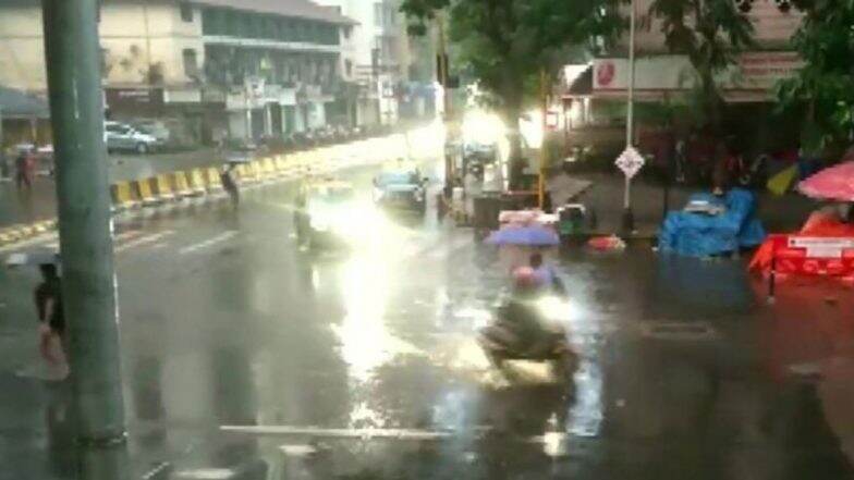 Mumbai Rains: मुंबई शहर, उपनगरासह नवी मुंबईत जोरदार पाऊस; सखल भागात पाणीच पाणी Mumbai Rains: मुंबई शहर, उपनगरासह नवी मुंबईत जोरदार पाऊस; सखल भागात पाणीच पाणी