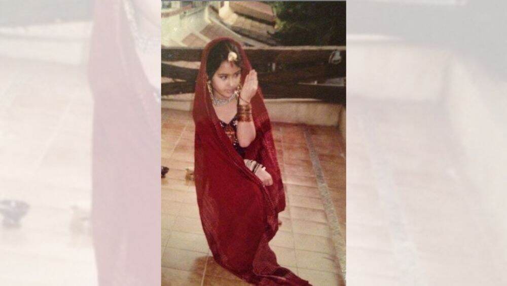 सारा अली खान चे लेहंग्यातील बालपणीचे Cute फोटोज सोशल मिडियावर व्हायरल, चाहत्यांनी कमेंट्समधून केला कौतुकाचा वर्षाव सारा अली खान चे लेहंग्यातील बालपणीचे Cute फोटोज सोशल मिडियावर व्हायरल, चाहत्यांनी कमेंट्समधून केला कौतुकाचा वर्षाव