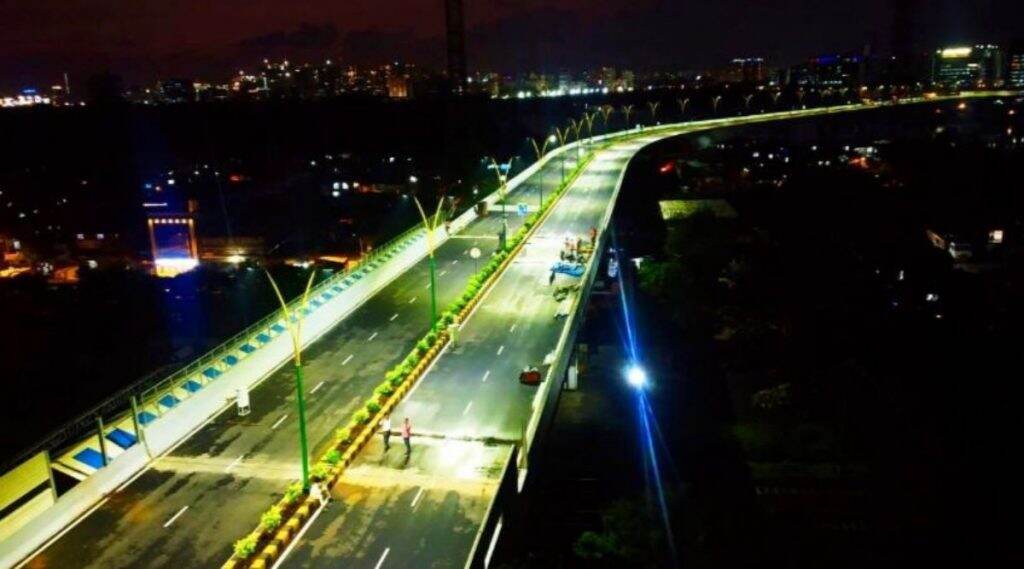 BKC-Chunabhatti फ्लायओव्हर आजपासून मुंबईकरांच्या सेवेत; सायन जवळील वाहतूक कोंडी फुटण्यास मदत होणार BKC-Chunabhatti फ्लायओव्हर आजपासून मुंबईकरांच्या सेवेत; सायन जवळील वाहतूक कोंडी फुटण्यास मदत होणार