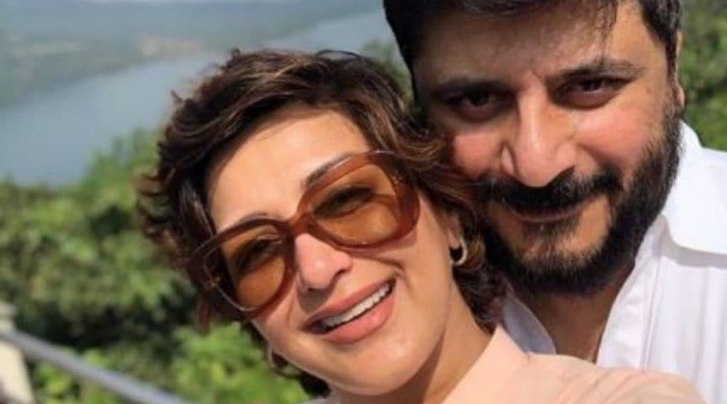 कॅन्सरशी दोन हात केलेल्या अभिनेत्री सोनाली बेंद्रे हिच्या आजारपणानंतर पतीमध्ये जाणवला हा बदल; इन्स्टाग्रामवर शेअर केली भावनिक पोस्ट कॅन्सरशी दोन हात केलेल्या अभिनेत्री सोनाली बेंद्रे हिच्या आजारपणानंतर पतीमध्ये जाणवला हा बदल; इन्स्टाग्रामवर शेअर केली भावनिक पोस्ट