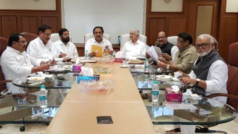 तीनही पक्षांच्या बैठकीमध्ये ठरवलेला 'कॉमन मिनिमम प्रोग्रॅम' पक्षश्रेठींना पाठवला; लवकरच महाशिवआघाडीवर शिक्कामोर्तब होण्याची शक्यता तीनही पक्षांच्या बैठकीमध्ये ठरवलेला 'कॉमन मिनिमम प्रोग्रॅम' पक्षश्रेठींना पाठवला; लवकरच महाशिवआघाडीवर शिक्कामोर्तब होण्याची शक्यता
