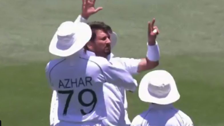 AUS vs PAK 1st Test: यासीर शाह याने स्टीव्ह स्मिथ याला टेस्टमध्ये 7 व्यांदा वेळेस केले बाद, असा इशारा करत सेलिब्रेट केली विकेट, पाहा व्हिडिओ