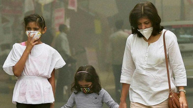 Coronavirus Effect: कोरोना व्हायरसमुळे जागतिक कार्बन प्रदूषणात 17% घट; दुसऱ्या महायुद्धानंतर पहिल्यांदाच इतके कमी झाले Pollution Coronavirus Effect: कोरोना व्हायरसमुळे जागतिक कार्बन प्रदूषणात 17% घट; दुसऱ्या महायुद्धानंतर पहिल्यांदाच इतके कमी झाले Pollution